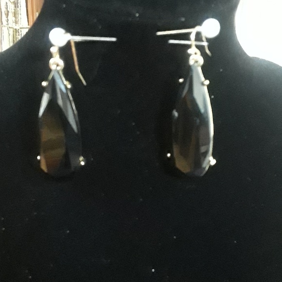 EARRINGS - Picture 1 of 1